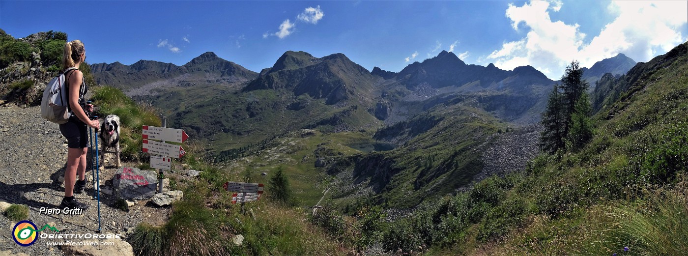 18 Alla bocchetta tra Valle Brembana-sent. 101 e Val Grande-Tartano sent. 201 per Laghi di Porcile.jpg